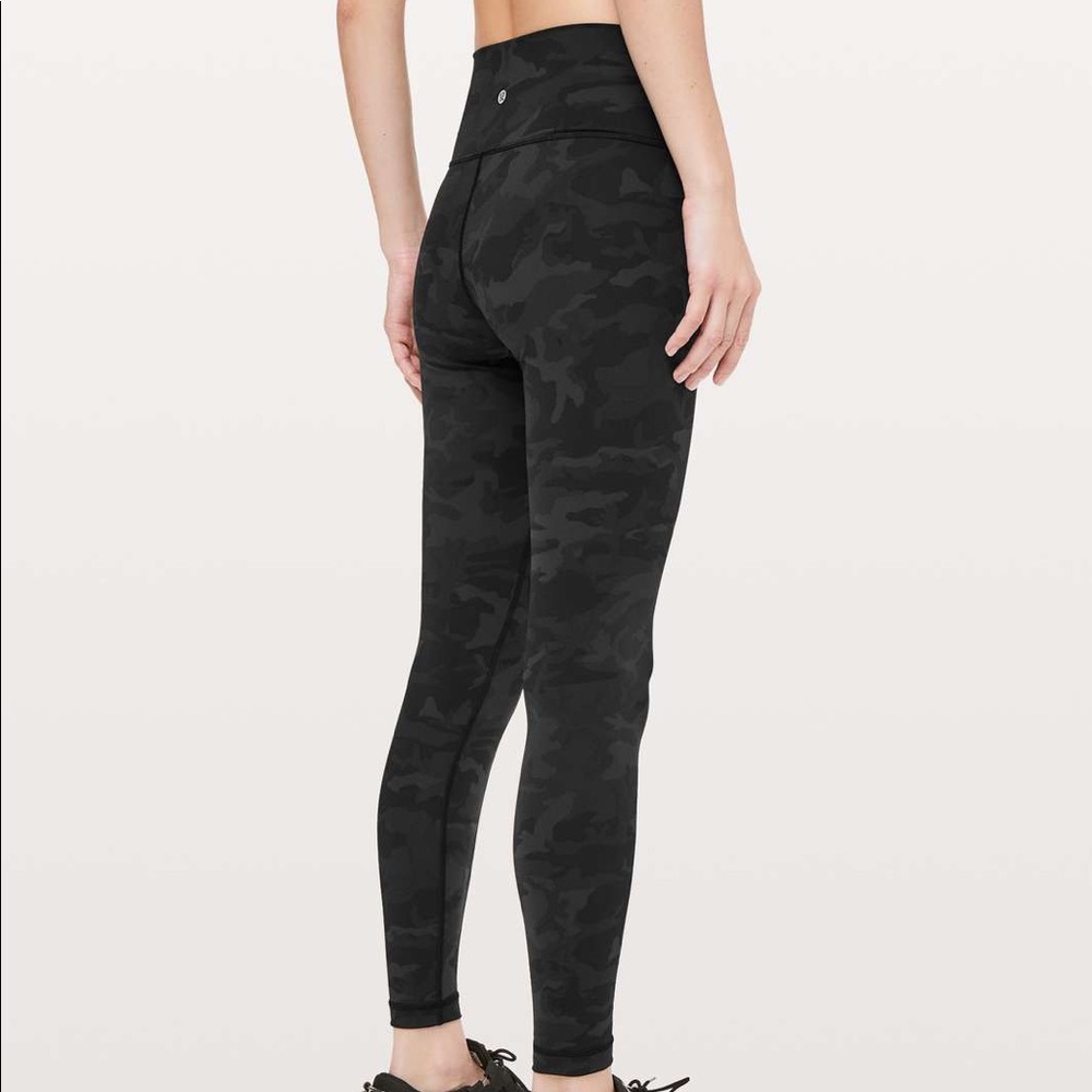 Lululemon Wunder unders camo RARE sold out everywhere size 6 length 25”